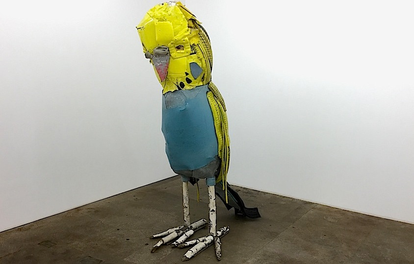Matthias Garff: Goldi, 2015
BirkenstÃ¤mme, Autoreifen, Kunststoffe, Aluminium, Schrauben, Lackfarbe, 290 x 100 x 180 cm

